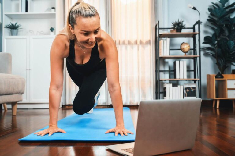 Exercícios em casa: como manter-se ativo sem ir à academia?